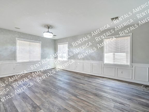 4th image of 410 W Corte Calza