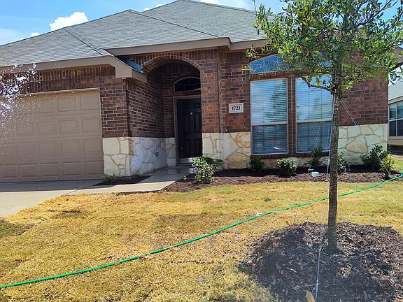 2nd image of 1721 Tobin Dr