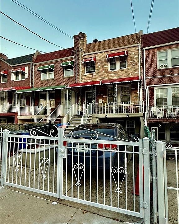 1st image of 2074 Turnbull Ave