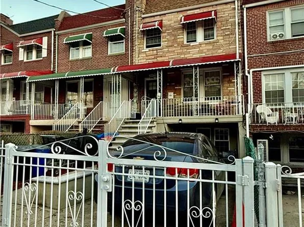 2074 Turnbull Ave, Bronx, NY 10473