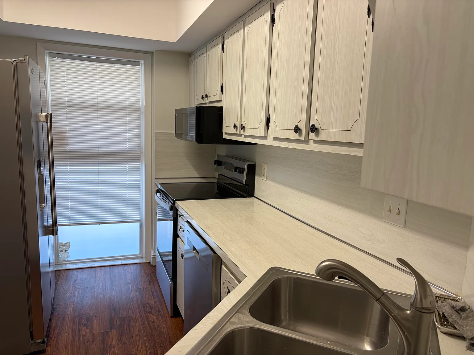 1 bed, 1.0 bath, 780 sqft, $1,950 — Photo 4