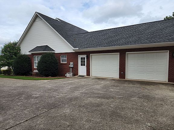 3rd image of 207 Woodfern Dr