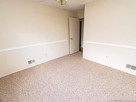 4th image of 52 Cheshire Dr #2706