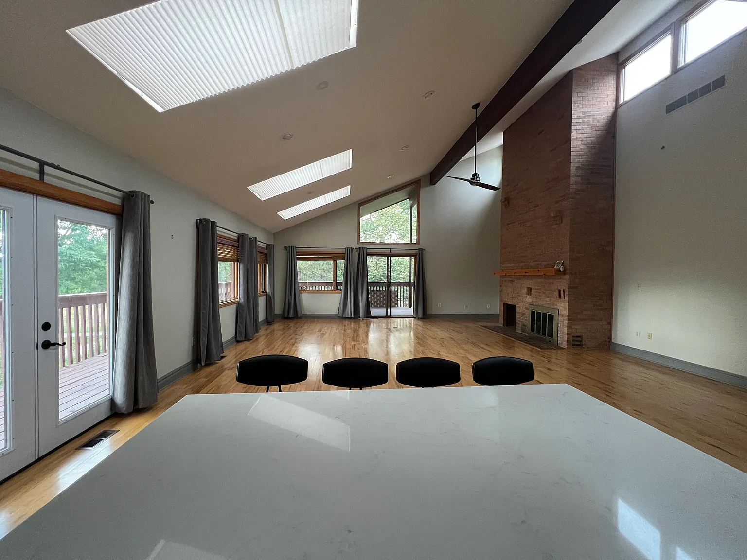 4 bed, 4300 sqft, $4,500 — Photo 3