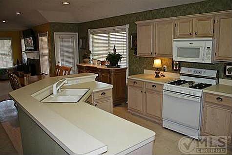 4th image of 4833 Park Bend Dr