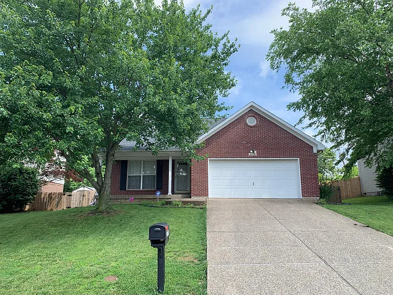 4709 Oak Pointe Dr — Photo 1