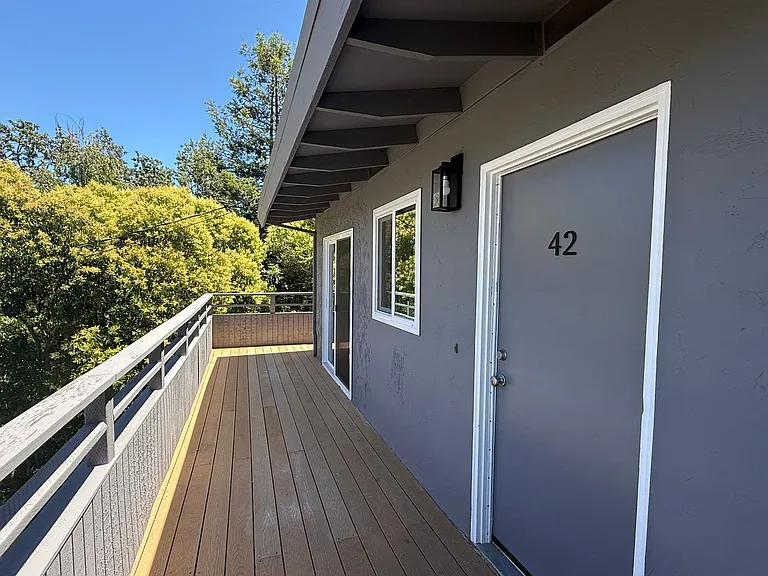 40 & 42 Leafwood Cir — Photo 2