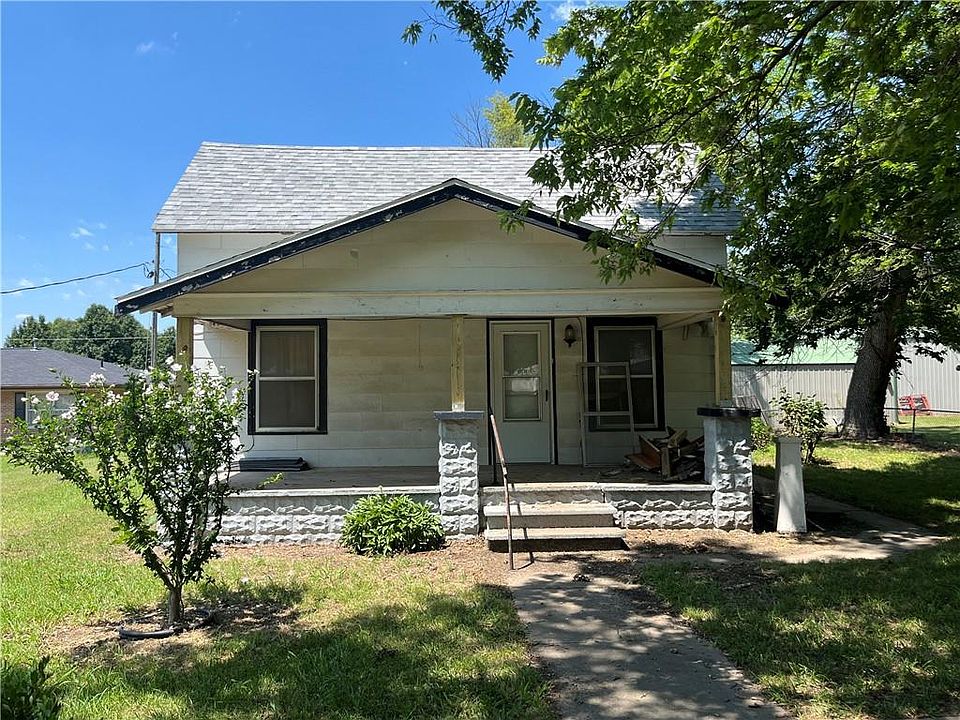 1st image of 212 W Main St