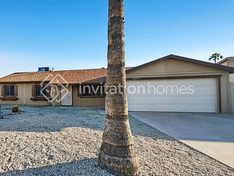 3831 E Surrey Ave