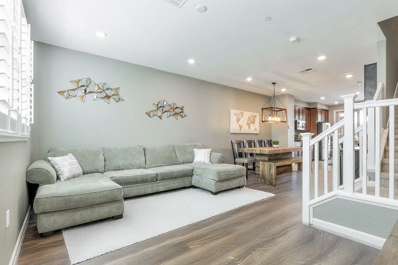 2 bed, 2.5 bath, 1457 sqft, $3,950 — Photo 3
