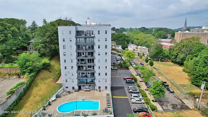 Sold by REMAX Elite | media 39