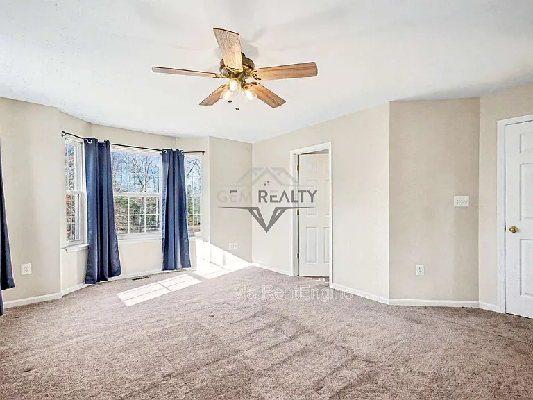 5218 Drakes Ct — Photo 13