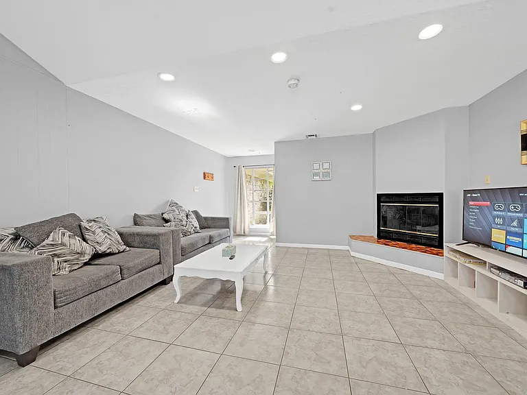 222 Wickhamford Way — Photo 9