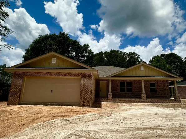 5721 Lofty Pines Dr, Milton, FL 32570
