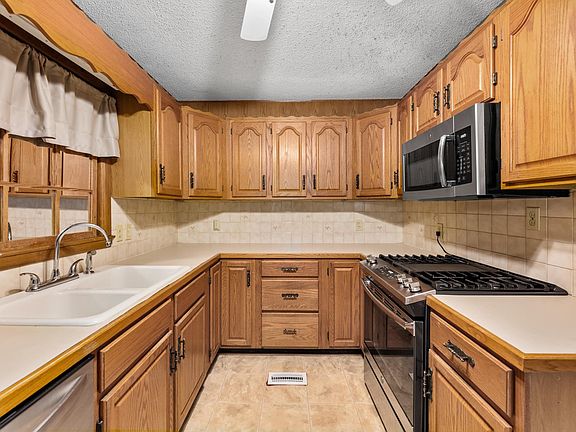 5th image of 2222 S Millwood St