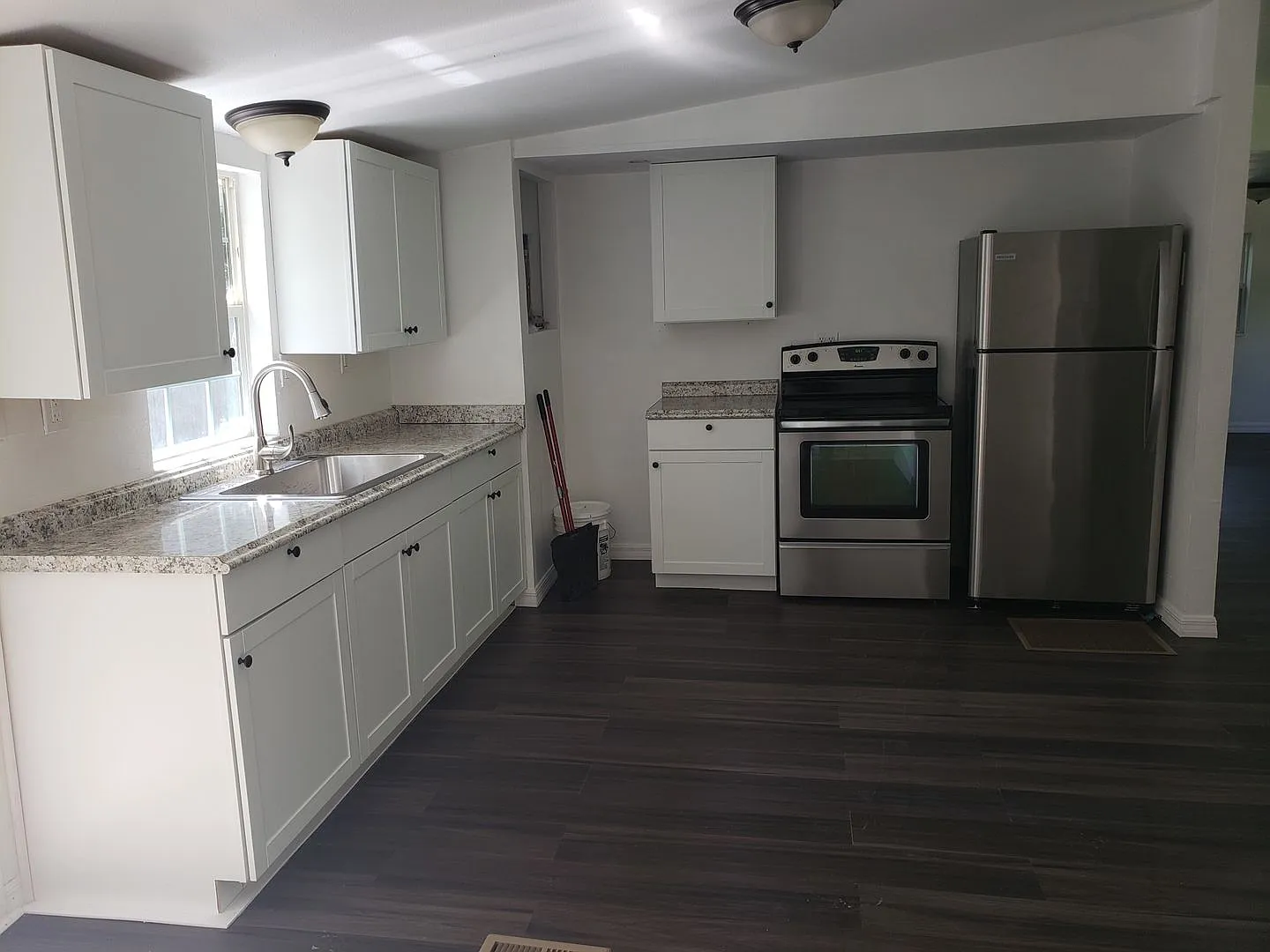 Leesburg 2 Bed 2 Bath — Photo 4