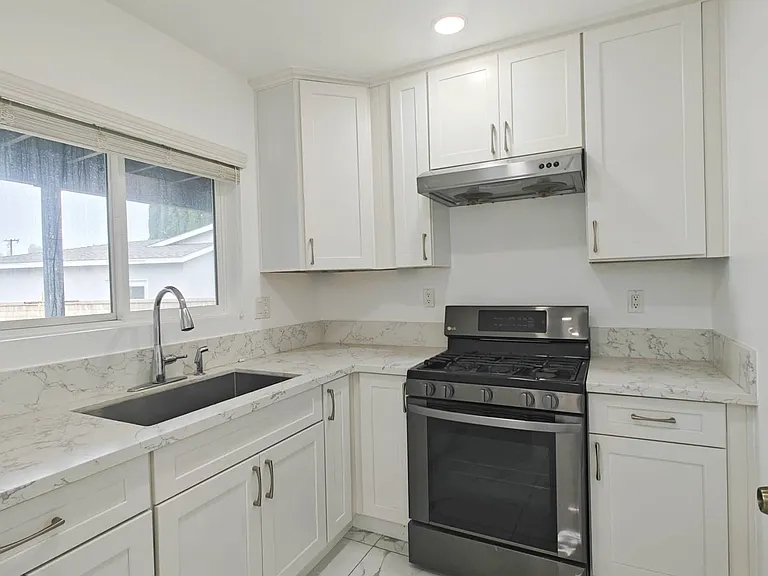1626 Riverside Dr — Photo 32