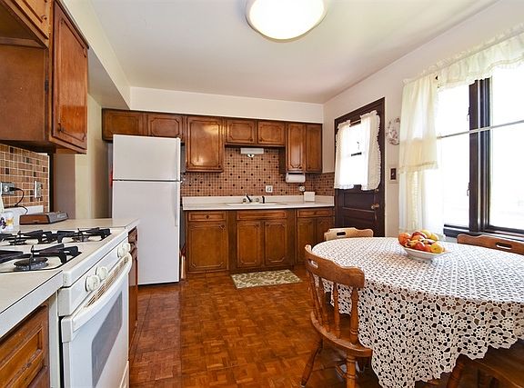 3rd image of 8565 Cedar St