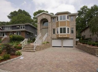 388 Chestnut St, Ridgefield, NJ 07657