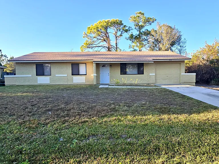1418 Paley Cir SE — Photo 1