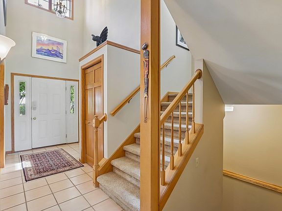 5th image of 920 Lexington Way