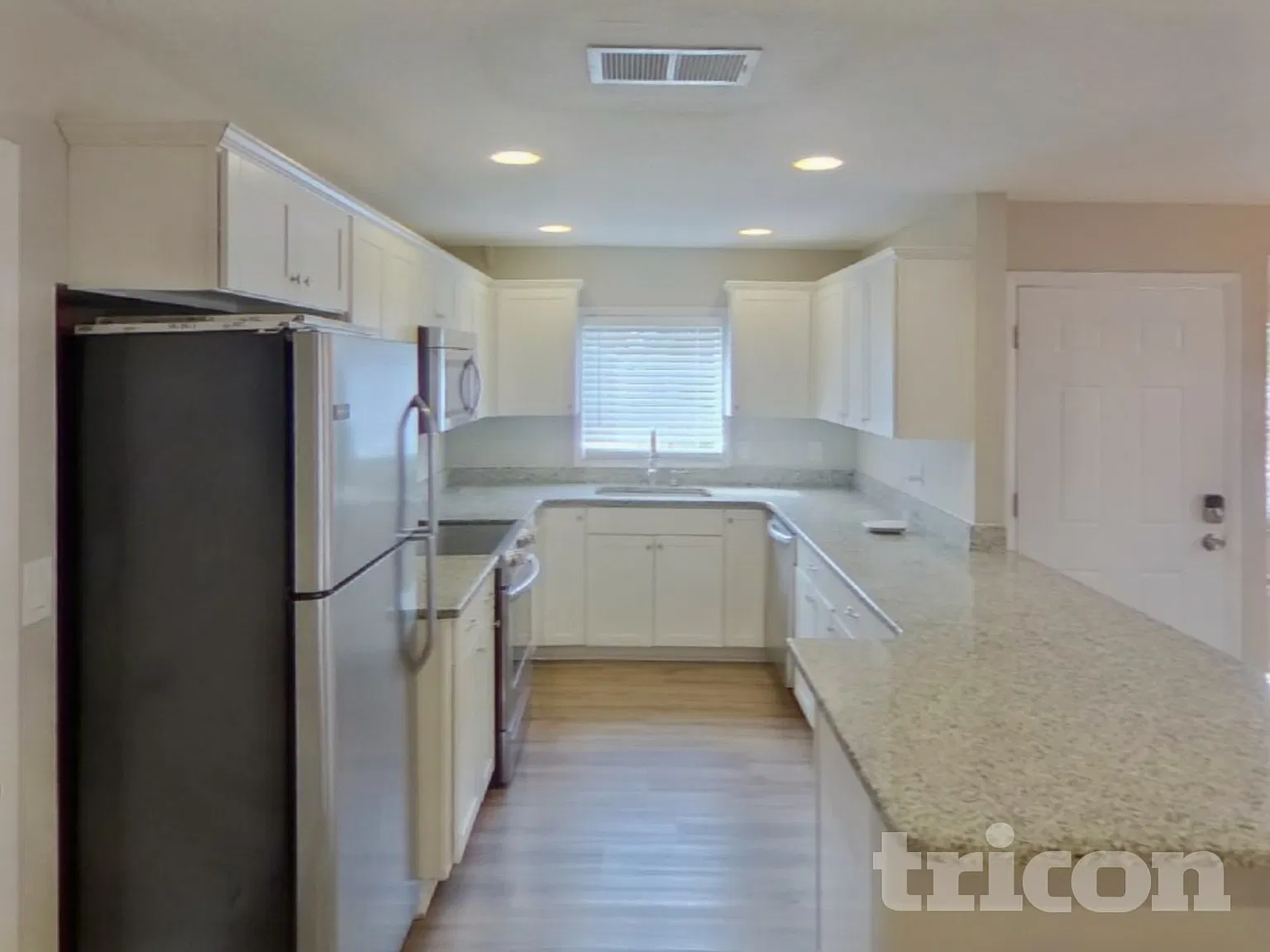 1091 Gantt Ave Sarasota FL — Photo 4