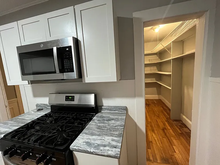 16 Glenside Ave #1R — Photo 6