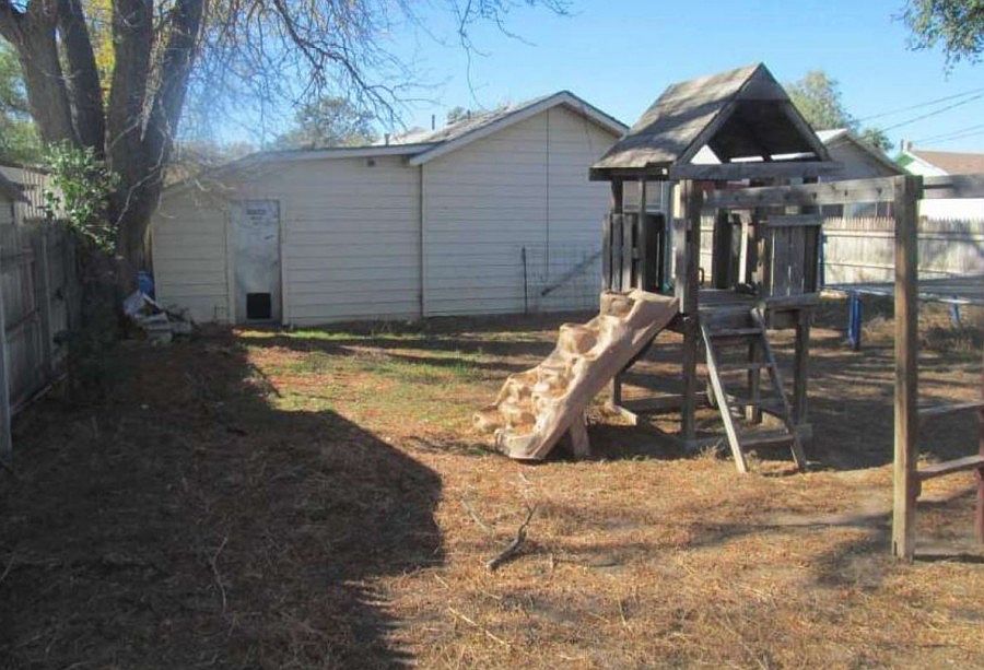 2nd image of 909 Peach Ave