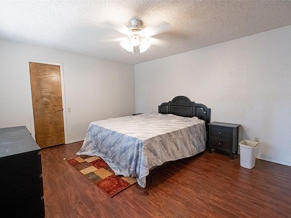 3rd image of 515 N Walnut Creek Dr #515