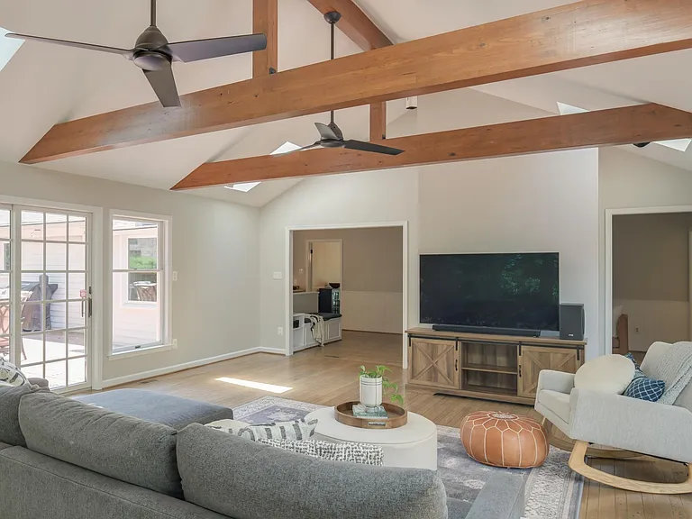 701 Ridge Dr — Photo 5