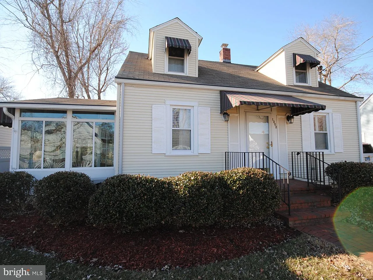 1202 McKinley St photo 1
