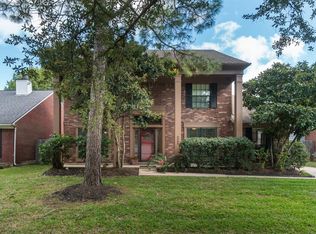 140 Hidden Lake Dr, League City, TX 77573