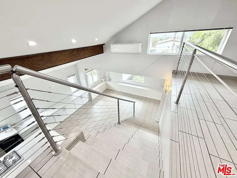 624 1/2 N Benton Way — Photo 21