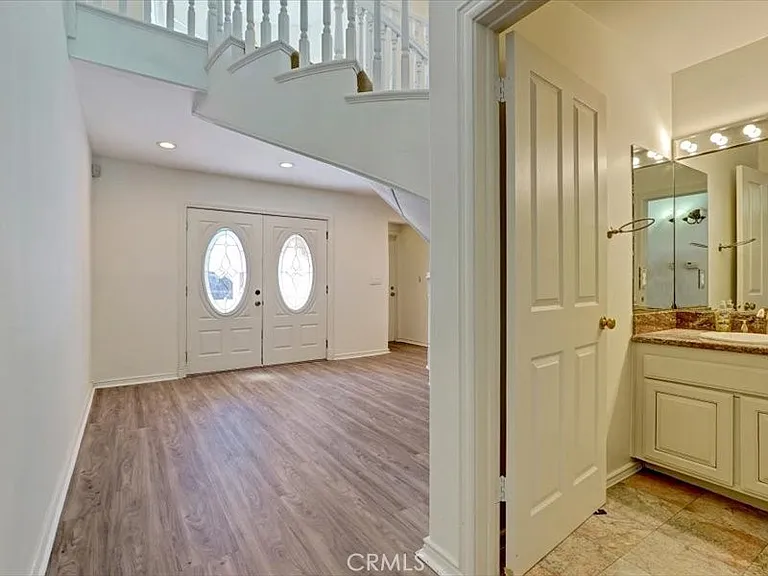 5224 Woodlake Ave — Photo 52