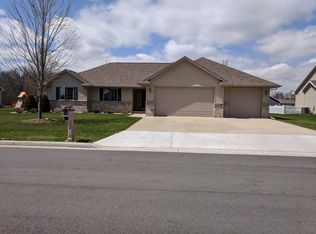 1116 Silver Birch Dr, Menasha, WI 54952