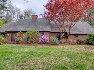 25 Knollwood Cir, Longmeadow, MA 01106