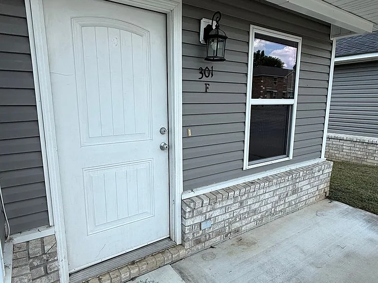 301 Plum St — Photo 1