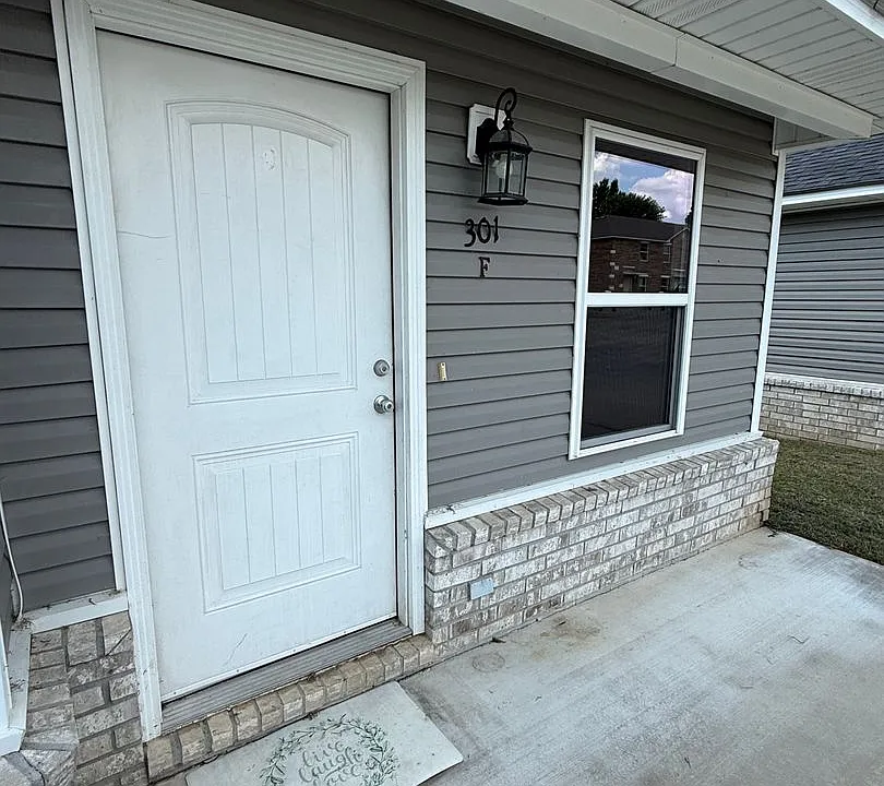 301 Plum St