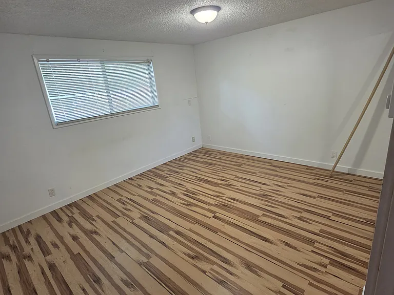3935 Oak St — Photo 9