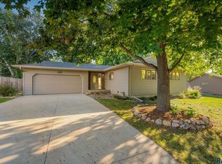 2316 S Mockingbird Cir, Sioux Falls, SD 57103