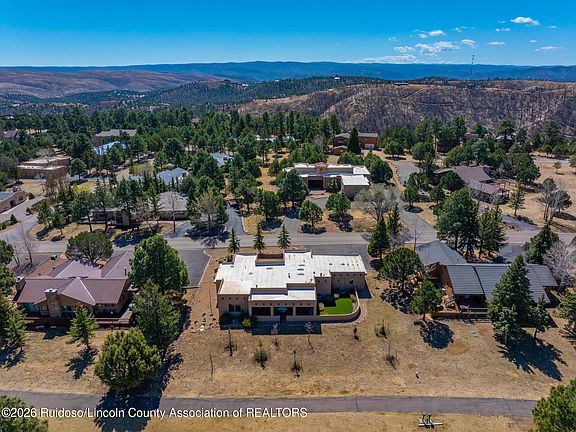 3rd image of 809 High Mesa Rd