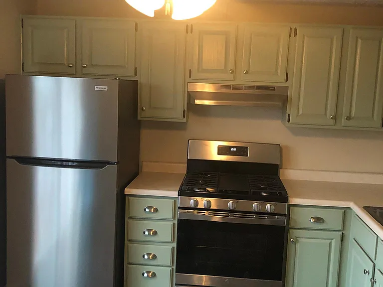 405 Hickory Cir — Photo 2