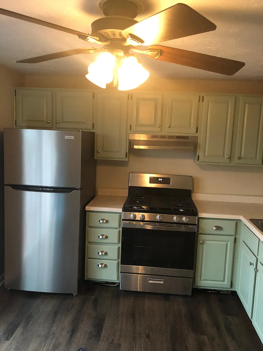 Building Photo - 405 Hickory Cir