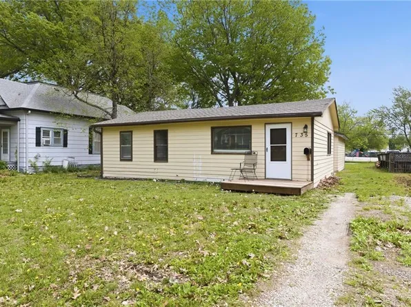 735 S Willow St, Ottawa, KS 66067