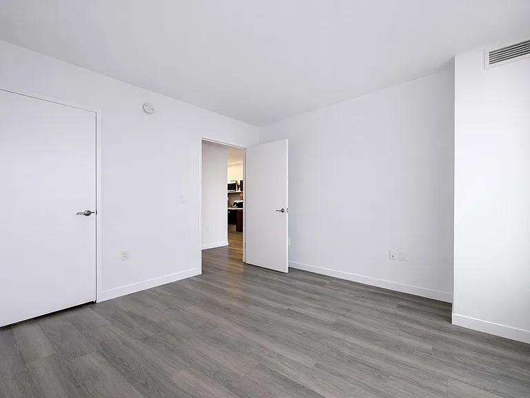 1524 Sheepshead Bay Rd #14H — Photo 4