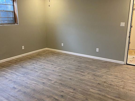 3rd image of 905 Georgian Dr APT B