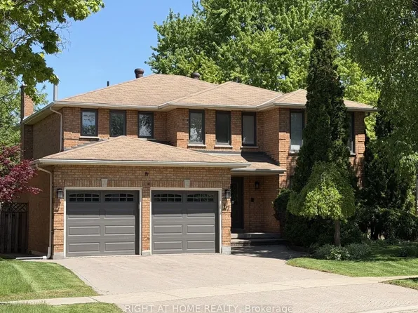 17 Piccadilly Rd, Richmond Hill, ON L4B 1S5