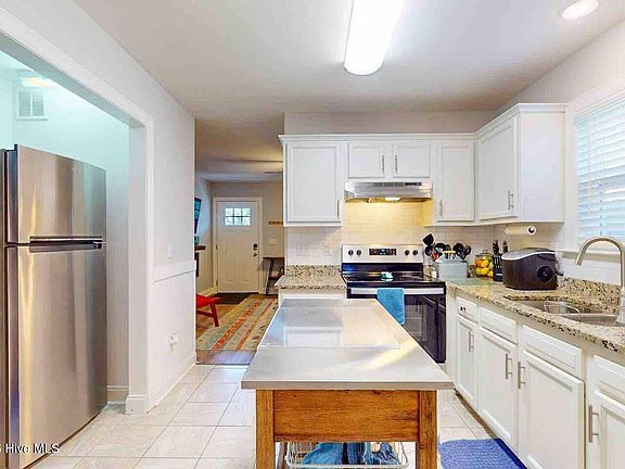 4th image of 1009 Hanover Street