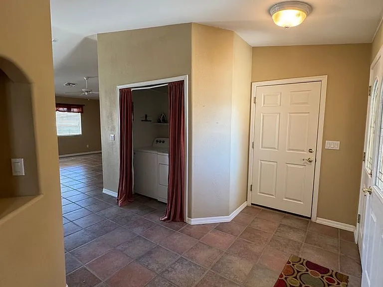 2037 E Desert Palms Dr — Photo 4