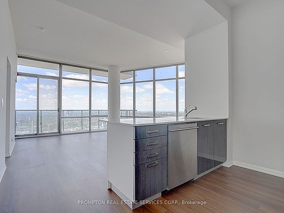 2nd image of 832 Bay St #4903